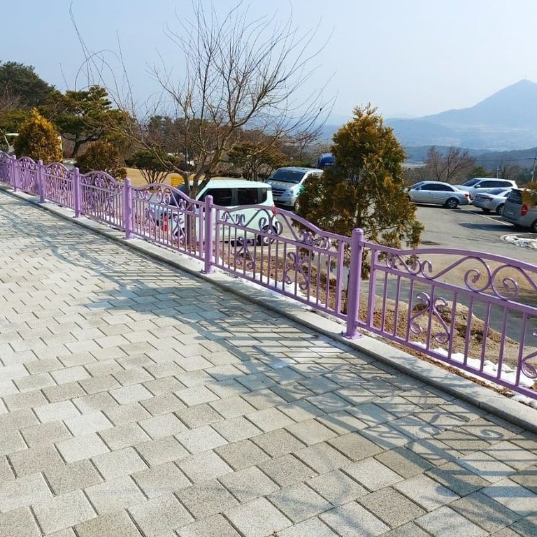 보라 복주머니 아트 휀스 입니다.